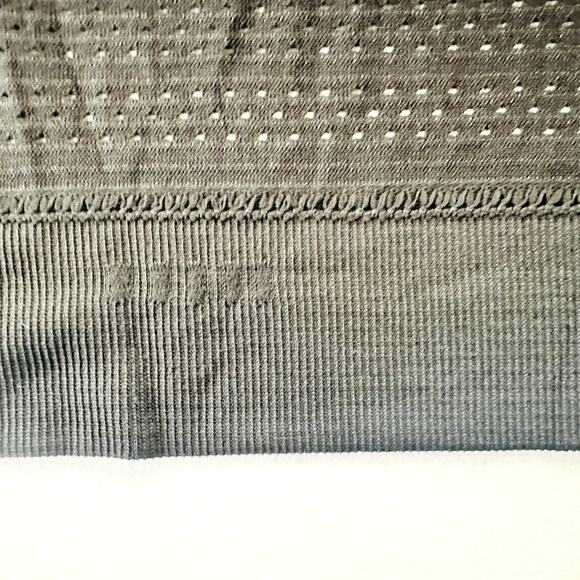 Lululemon Breeze By Long Sleeve Black 12 Mesh Loose Gym Run Workout - Picture 4 of 5